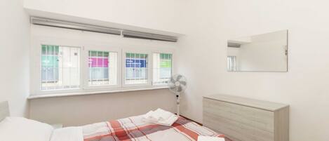 2 bedrooms, iron/ironing board, bed sheets