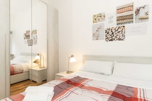 2 habitaciones, tabla de planchar con plancha y ropa de cama