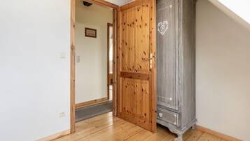 House | 3 bedrooms, individually furnished