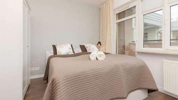1 Schlafzimmer, Schreibtisch, Bügeleisen/Bügelbrett, Reisekinderbett