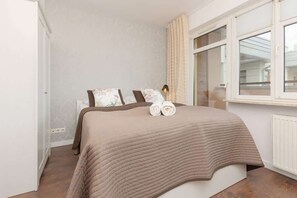 1 slaapkamer, een strijkplank/strijkijzer, wifi, beddengoed