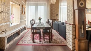 House | Dining - Apartment in Kinheim With Lots of Space (Kinheim)