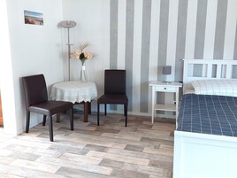 Apartment | 1 bedroom, bed sheets