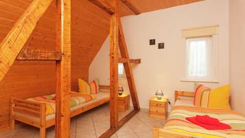 Rumah | 6 kamar tidur dan dilengkapi dengan perabotan berbeda-beda