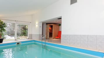 Rumah | Kolam renang | Kolam renang indoor dan kolam renang outdoor