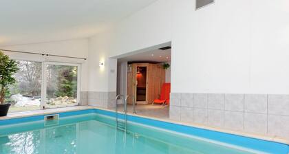 Ferienhaus mit Wellnessbereich in Elend