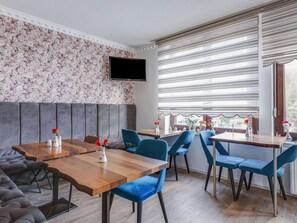 Apartment | Dining - Apartment in Oberhausen Near Dusseldorf (Oberhausen)