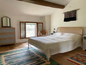 5 makuuhuonetta, työpöytä, silitysrauta/-lauta, ilmainen Wi-Fi