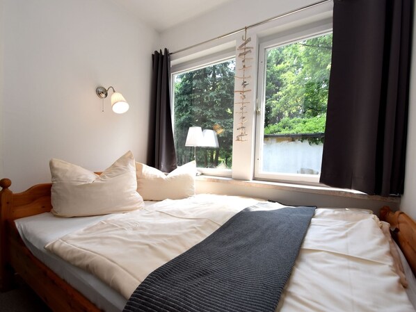 2 habitaciones, muebles diferentes y ropa de cama 