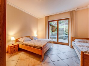 Apartment | 2 bedrooms, individually furnished, bed sheets