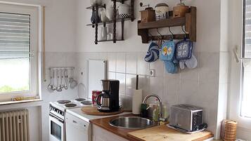 Apartemen | Dapur pribadi | Kursi makan untuk bayi