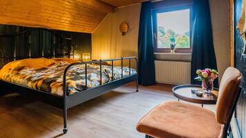 Apartment | 4 bedrooms, individually furnished, iron/ironing board, bed sheets