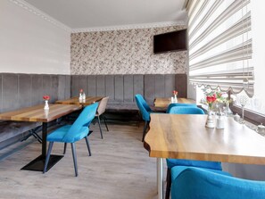 Apartment | Dining