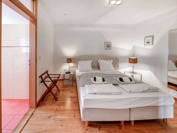 4 bedrooms, individually furnished, bed sheets