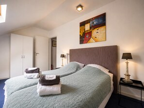 House | 4 bedrooms, individually furnished, bed sheets - Sevenig Our Family Farmhouse (Sevenig)