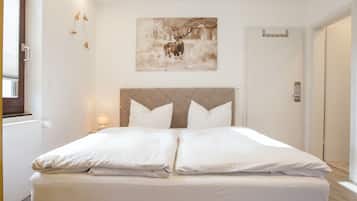 1 bedroom, bed sheets