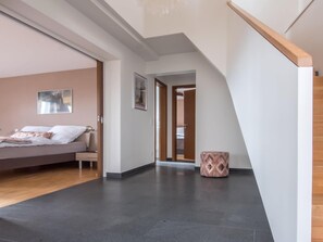 2 habitaciones, muebles diferentes y ropa de cama