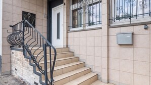A staircase with a black metal railing leading to a door. - Exceptional Holiday Flat in Kinheim (Kinheim)