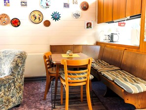 House | Dining - Nordsee-ferienhaus mit Terrasse (Wangerland)
