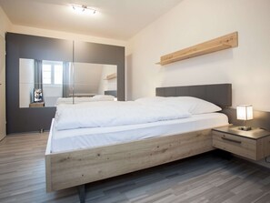 3 عدّة غرف نوم وملاءات أسرّة