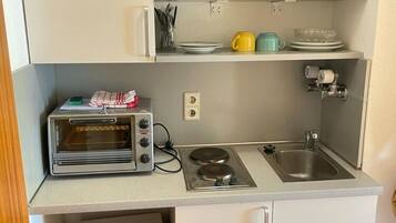 Apartment | Private kitchen | Fridge, oven