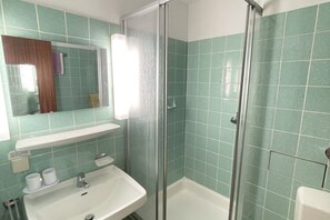 Bathroom - Compact Apartment in Bad Herrenalb With Forest Views (Bad Herrenalb)