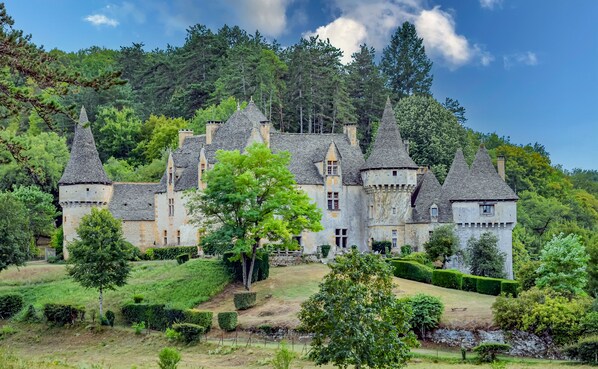 Exterior - Chalet 'Gîte Bellevue' with Shared Pool, Private Terrace and Wi-Fi (PAULIN)