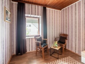 House | 7 bedrooms, bed sheets