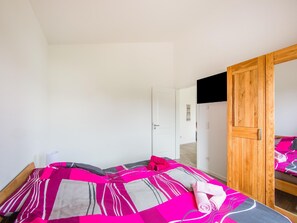 House | 3 bedrooms, individually furnished, bed sheets
