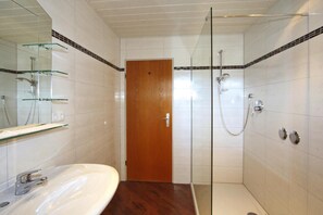 Apartment | Bathroom