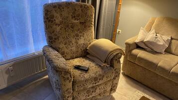 Smart-TV, Bücher, Stereoanlage