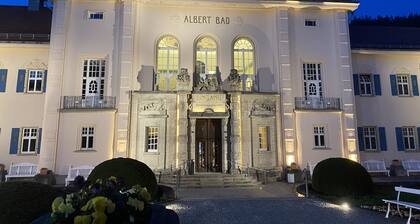 Directly at the spa gardens, barrier-free, quiet, newly renovated, 60 sqm