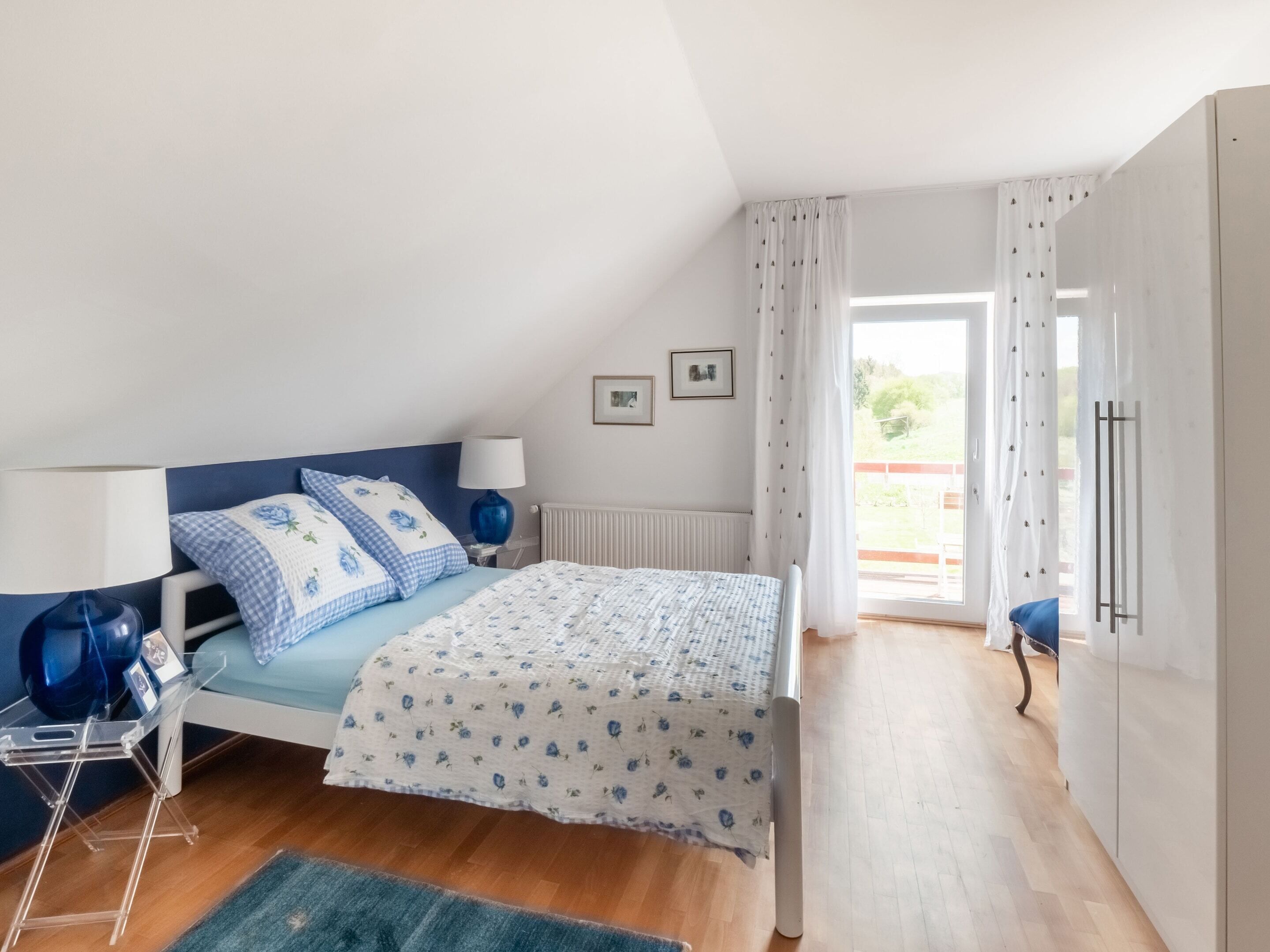 House | 4 bedrooms, individually furnished