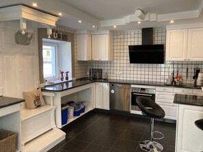 House | Dapur peribadi | Kerusi tinggi 