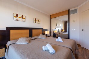 1 habitación, tabla de planchar con plancha, wifi gratis y ropa de cama 