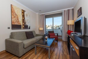 TV, DVD player - Holiday Apartment "Luxury Apartment 100 m Beach" with Pool, Private Terrace & Wi-Fi (Benalmádena)