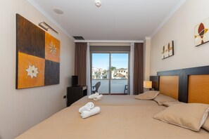 1 bedroom, iron/ironing board, free WiFi, bed sheets - Holiday Apartment "Luxury Apartment 100 m Beach" with Pool, Private Terrace & Wi-Fi (Benalmádena)