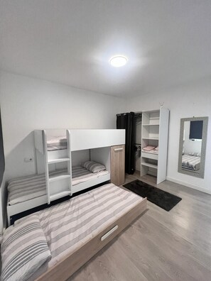 2 bedrooms, iron/ironing board, free WiFi, bed sheets