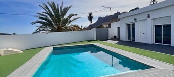 Vacation Home"'Casa Mayra" with Sea View, Private Pool & Wi-Fi