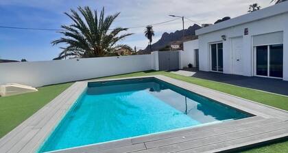 Vacation Home"'Casa Mayra" with Sea View, Private Pool & Wi-Fi