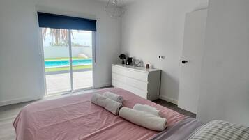 2 bedrooms, iron/ironing board, free WiFi, bed sheets