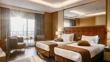 Camera Luxury con 2 letti singoli | Biancheria da letto di alta qualità, minibar, una cassaforte in camera