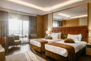 Premium bedding, minibar, in-room safe, iron/ironing board