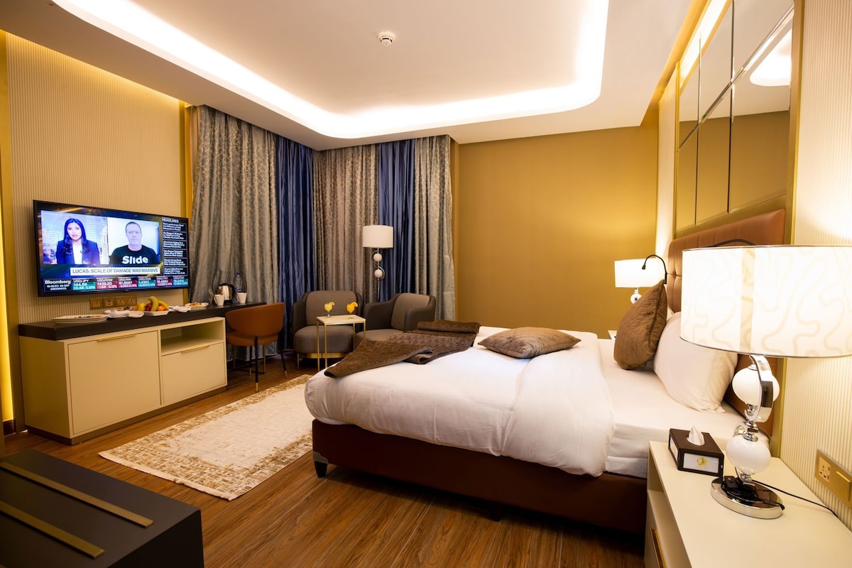 Premium bedding, minibar, in-room safe, iron/ironing board (on request)