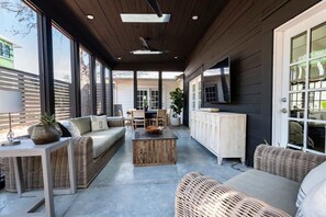 屋外ダイニングエリア