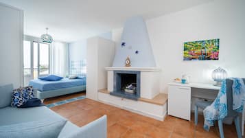 1 bedroom, individually decorated, individually furnished, desk