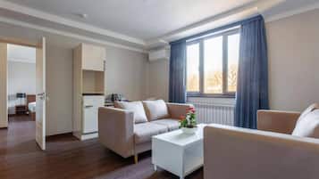 Business Suite | Premium bedding, down duvets, desk, blackout curtains