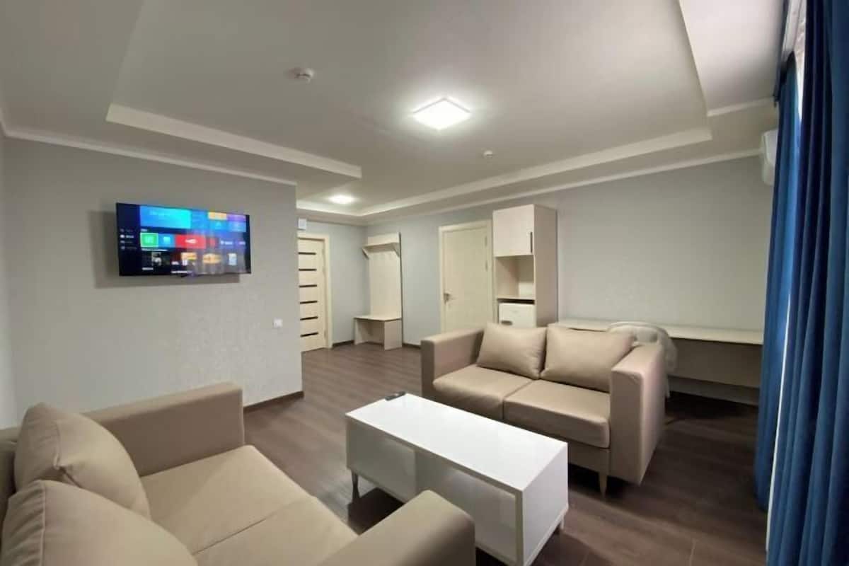 Living area | 43-inch Smart TV with satellite channels, TV