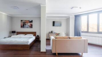 Quarto luxo | Roupas de cama premium, edredons de pluma, escrivaninha