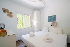 3 chambres, fer et planche à repasser, accès au Wi-Fi (inclus)